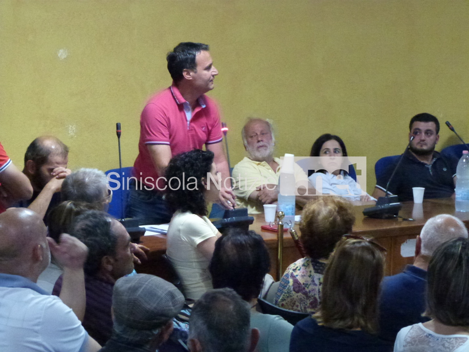 Nino Fronteddu durante il Consiglio comunale del 22 giugno