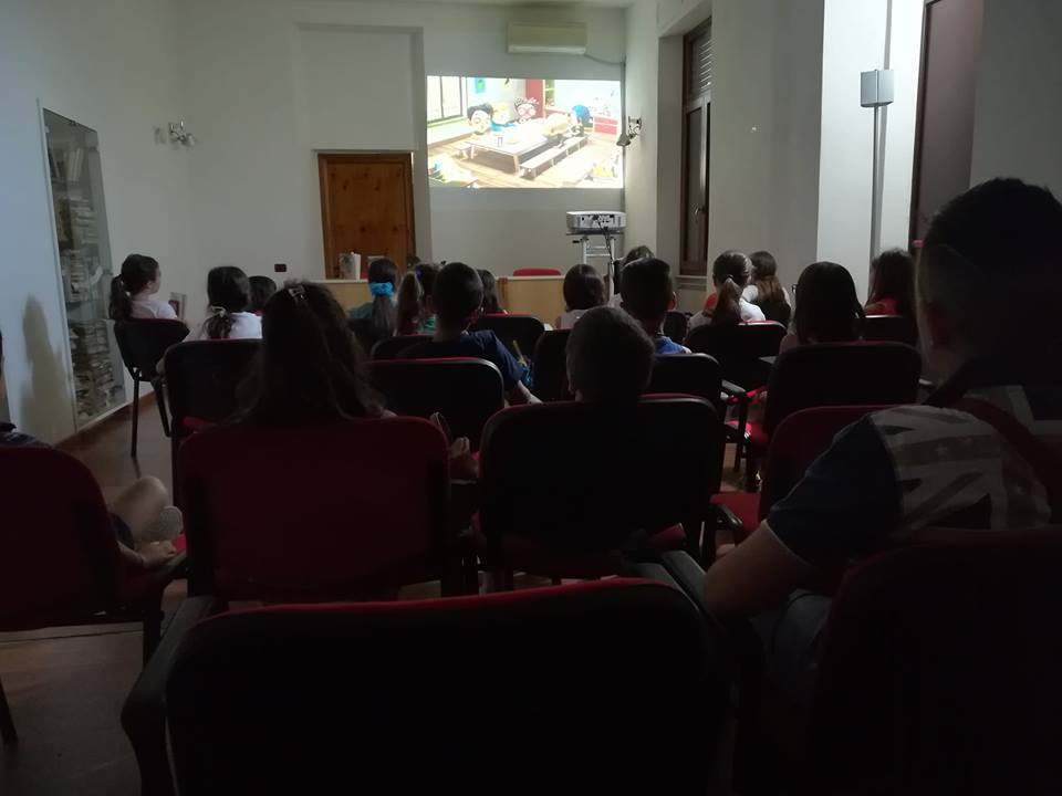 I bambini durante la proiezione di 